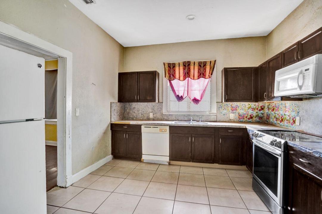 627 30th Street, West Palm Beach, Florida 33407, USA