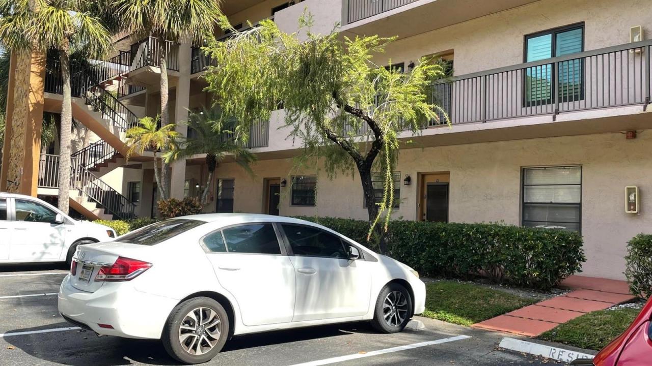 6080 N Sabal Palm Boulevard 103, Tamarac, Florida 33319, Stati Uniti