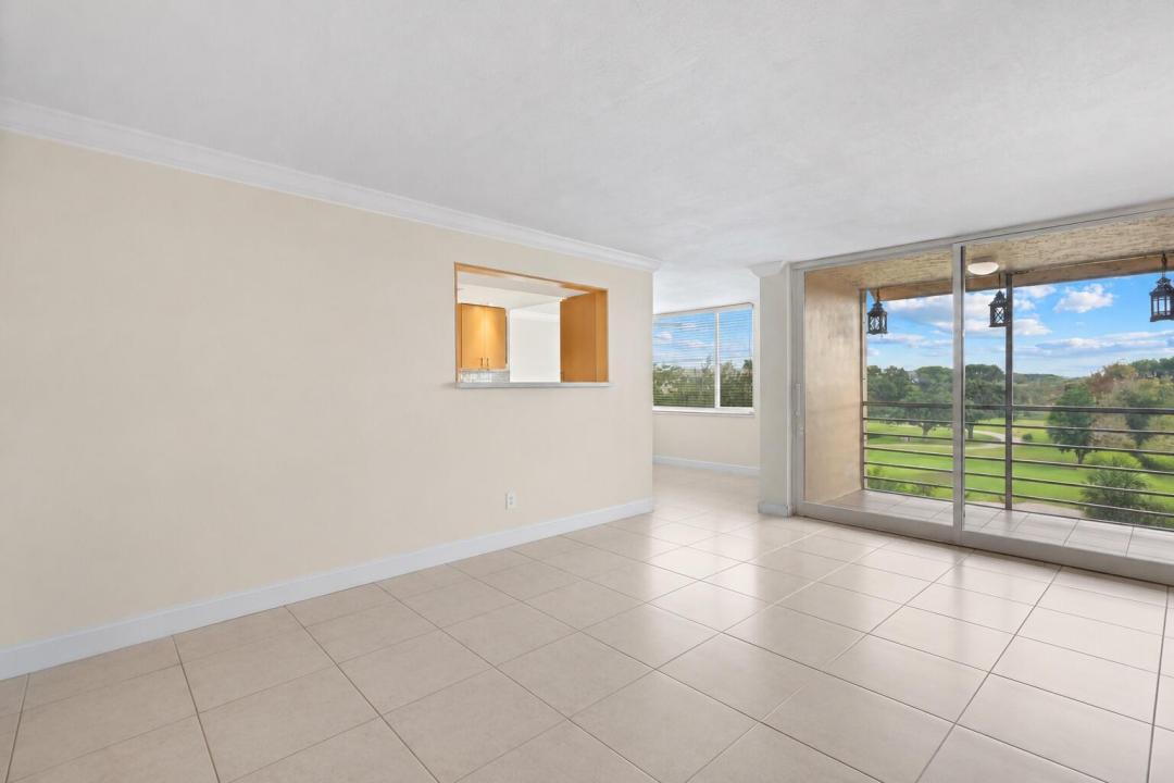 9470 Live Oak Place 409, Davie, Florida 33324, USA