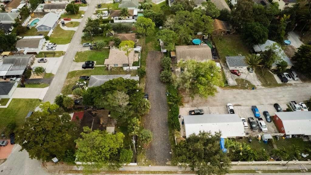 3630 S Haverhill Road, Florida 33463, USA
