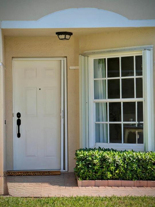 9391 Bridgeport Drive, West Palm Beach, Florida 33411, USA
