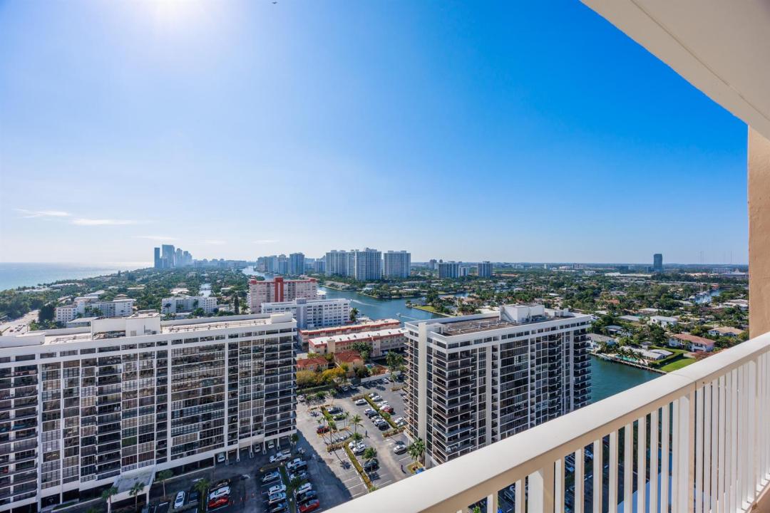 1985 S Ocean Drive Pha, Hallandale Beach, Florida 33009, Stati Uniti