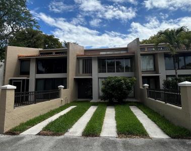 750 E Coco Plum Circle 2, Plantation, Florida 33324, USA
