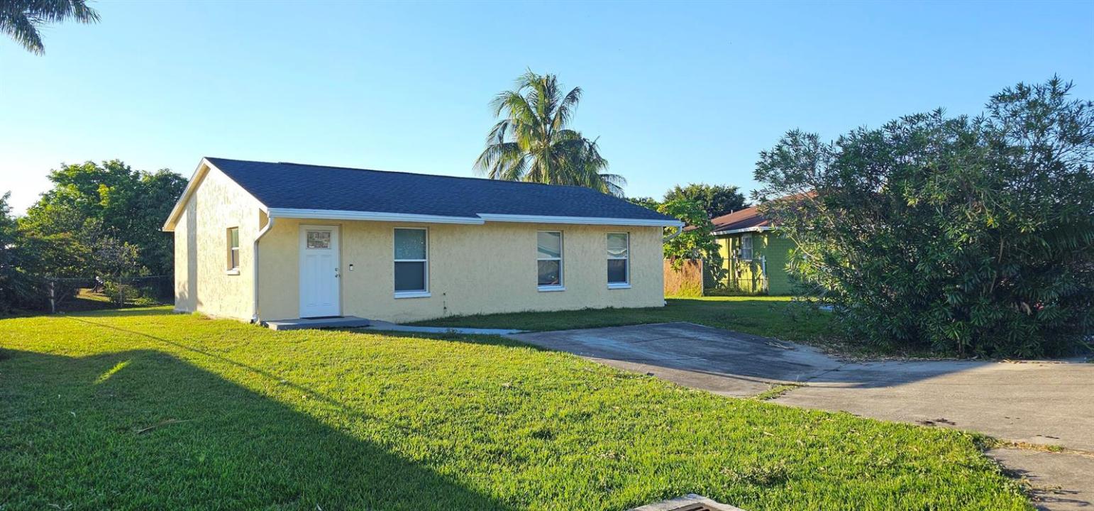 323 Seminole Court, Pahokee, Florida 33476, USA