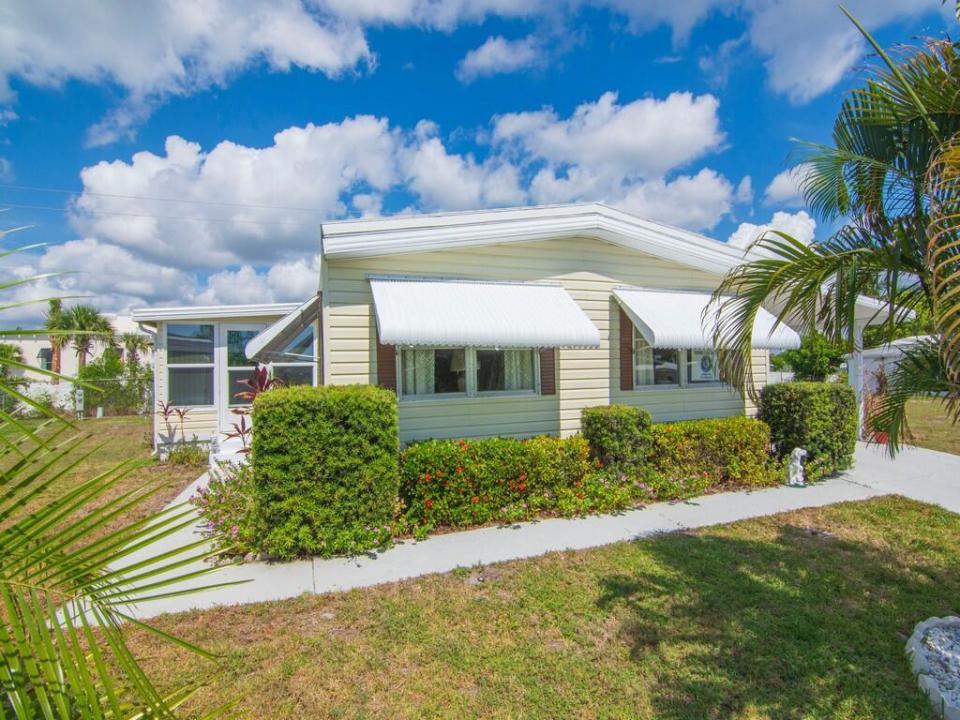 196 NE Emerald Drive, Jensen Beach, Floryda 34957, USA