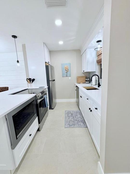 2050 Oleander Boulevard 2-205, Fort Pierce, Florida 34950, USA