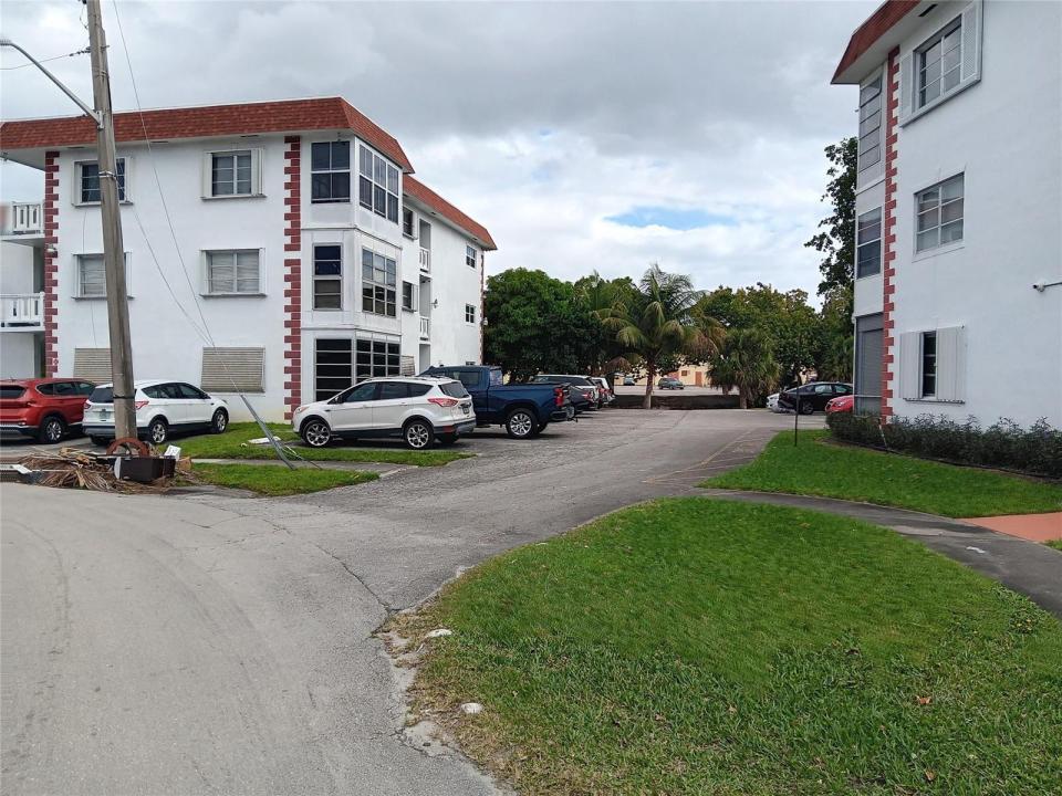 4310 NW 12th Court 203, Lauderhill, Floride 33313, États-Unis