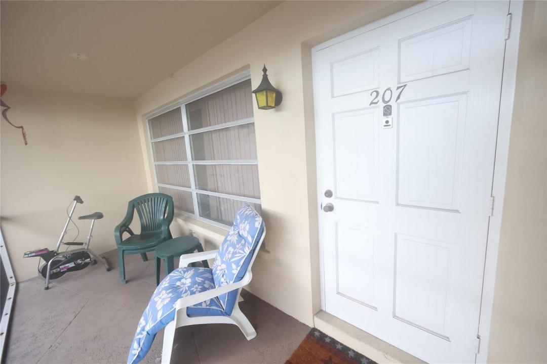 601 Pine Drive 207, Pompano Beach, Florida 33060, USA