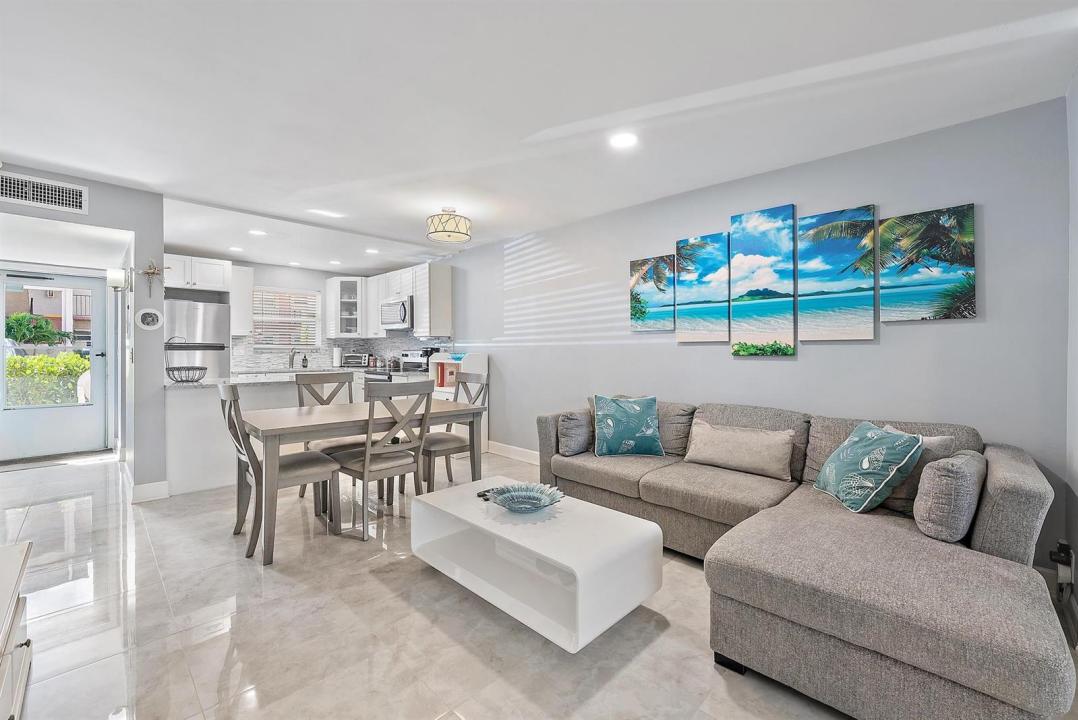 725 Lori Drive 111, Palm Springs, Florida 33461, USA