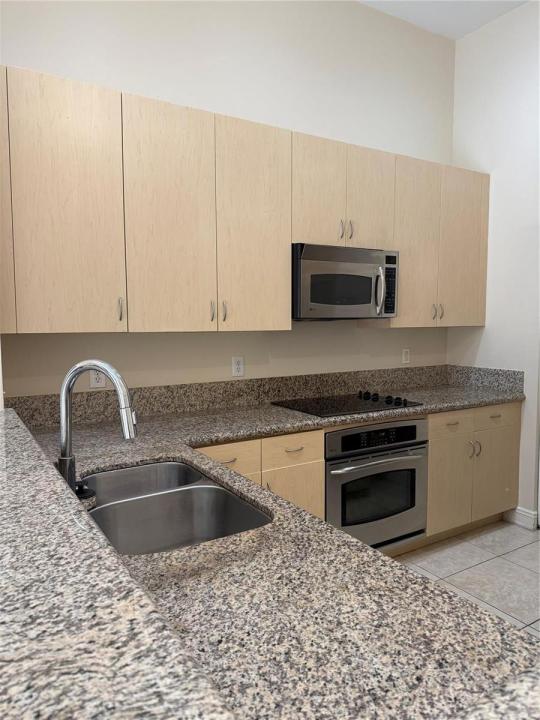 16102 Emerald Estates Drive 103, Weston, Floride 33331, États-Unis