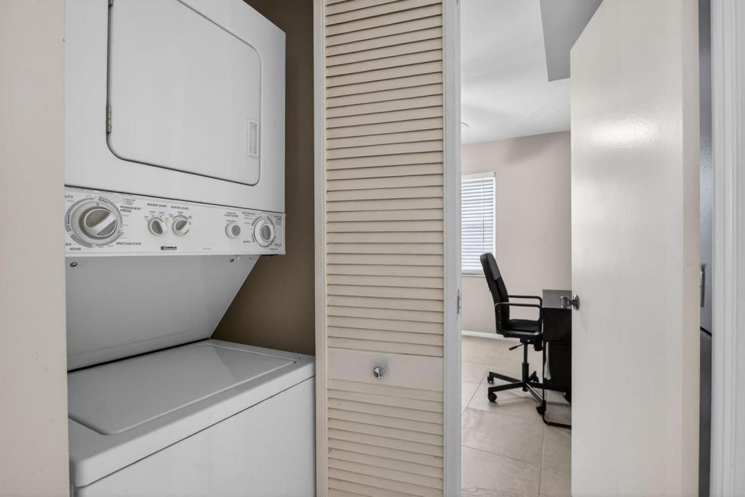 2003 Granada Drive L4, Coconut Creek, Florida 33066, Stati Uniti