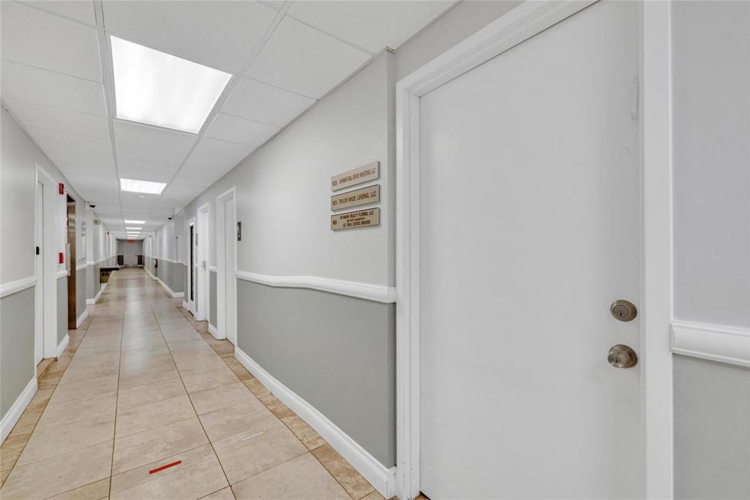 1400 E Oakland Park Boulevard 103, Oakland Park, Floryda 33334, USA