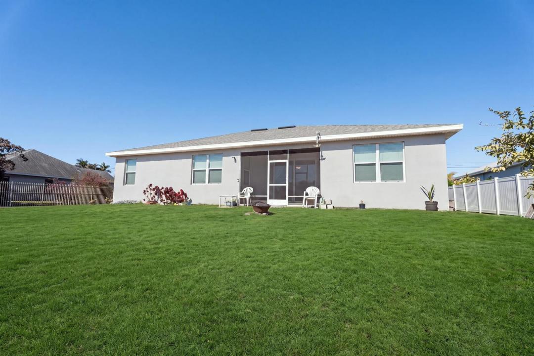 1568 SW Abacus Avenue, Port St. Lucie, Florida 34953, Amerika Birleşik Devletleri