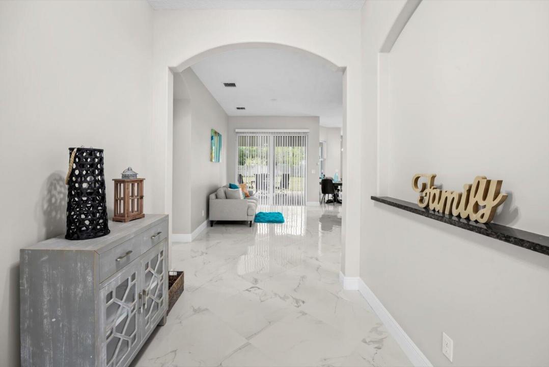 562 SW Souris Avenue, Port St. Lucie, Floride 34953, États-Unis