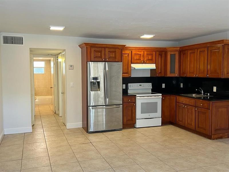 7851 Dunham Boulevard 4, Miami, Florida 33138, Stati Uniti