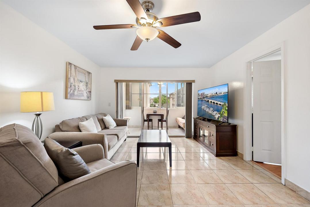 701 Lori Drive 206, Palm Springs, Florida 33461, Stati Uniti