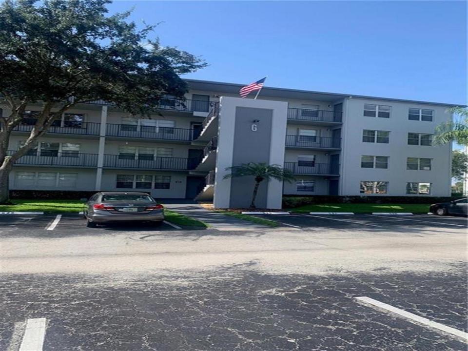 13250 SW 4th Court 318g, Pembroke Pines, Floryda 33027, USA