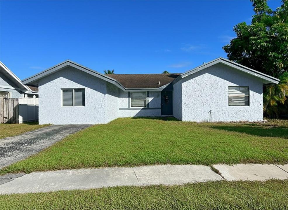 8205 SW 12th Place, North Lauderdale, Florida 33068, USA