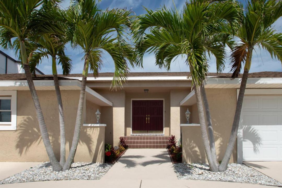 2504 Hibiscus Drive, Florida 33786, USA