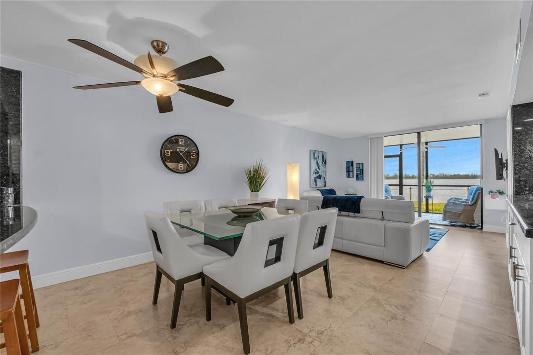 112 Lake Emerald Drive 104, Oakland Park, Floride 33309, États-Unis