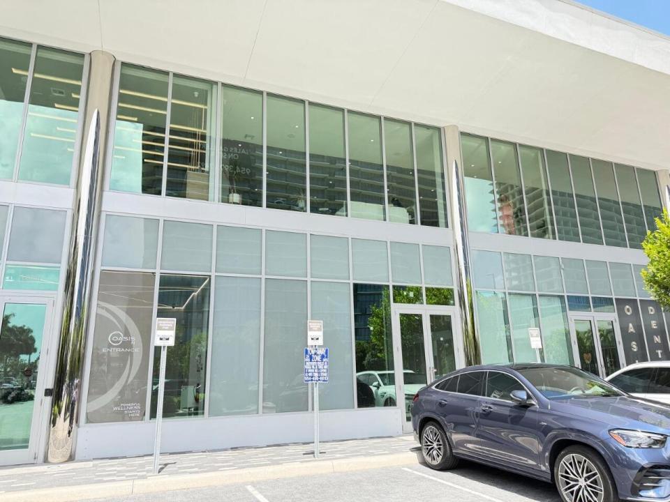 1000 E Hallandale Beach Boulevard 1-103, Hallandale Beach, פלורידה 33009, ארצות הברית של אמריקה