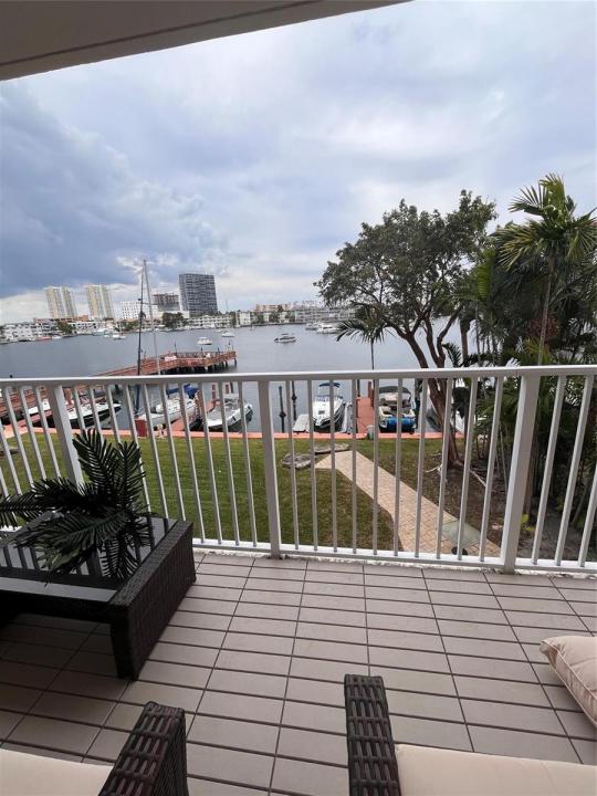 400 Golden Isles Drive 20, Hallandale Beach, 플로리다 33009, 미국