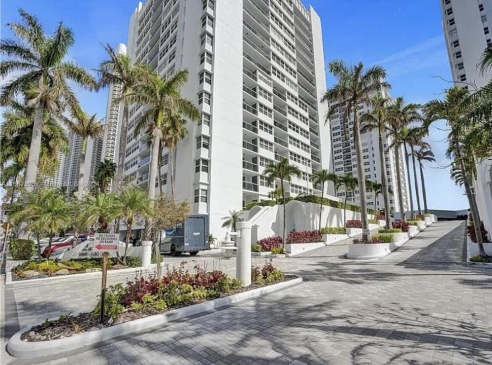 1880 S Ocean Drive 308, Hallandale Beach, Floride 33009, États-Unis