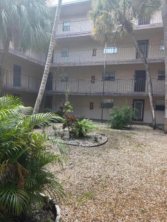 2840 Somerset Drive 206, Lauderdale Lakes, Floride 33311, États-Unis
