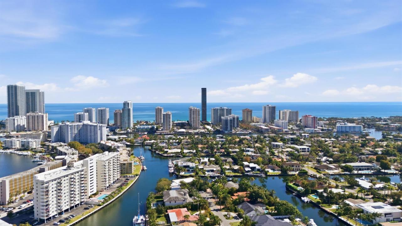 401 Golden Isles Drive 1009, Hallandale Beach, Floride 33009, États-Unis