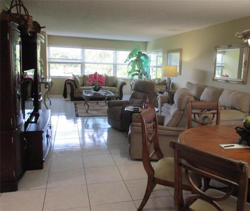 9541 Sunrise Lakes Boulevard 210, Sunrise, Floride 33322, États-Unis