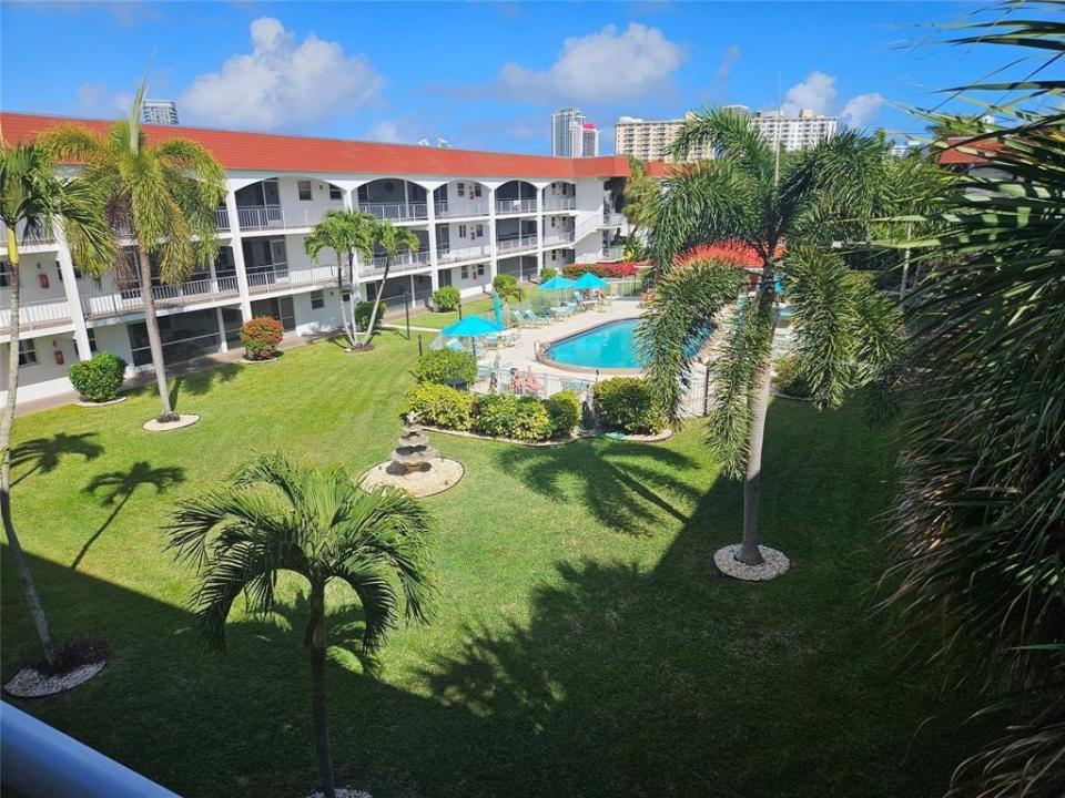 580 Egret Drive 310, Hallandale Beach, Floride 33009, États-Unis