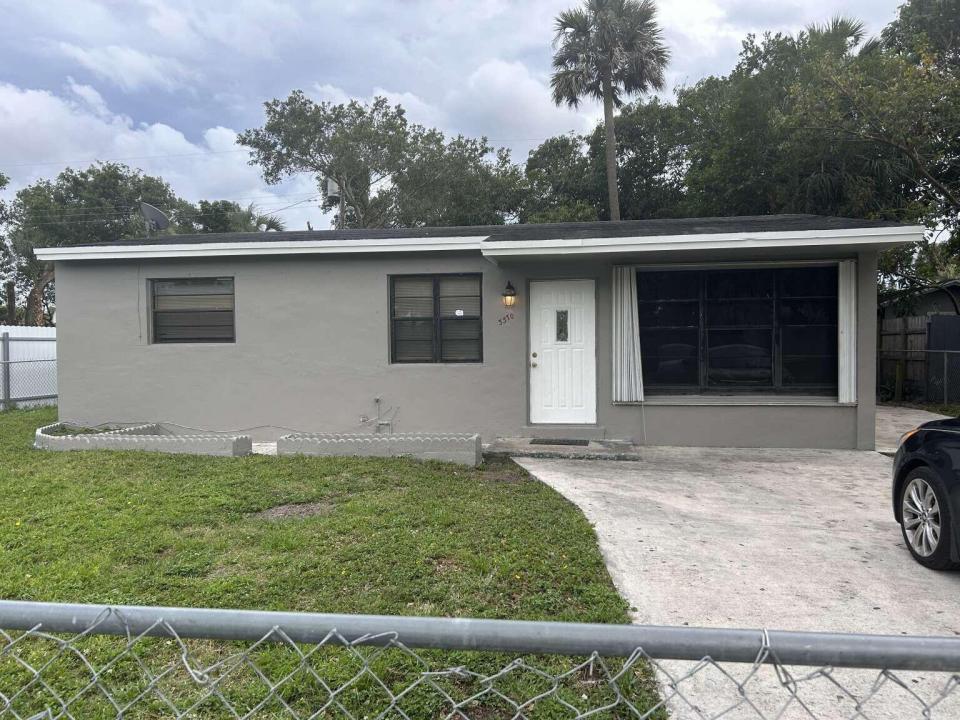 3370 NW 8th Place, Lauderhill, Florida 33311, USA