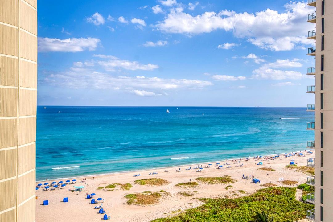 2800 N Ocean Drive B-15d, Singer Island, Floryda 33404, USA
