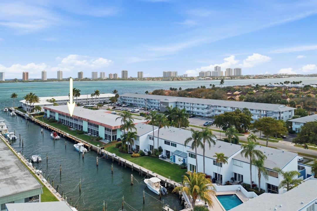 117 Lehane Terrace 205, North Palm Beach, Florida 33408, USA