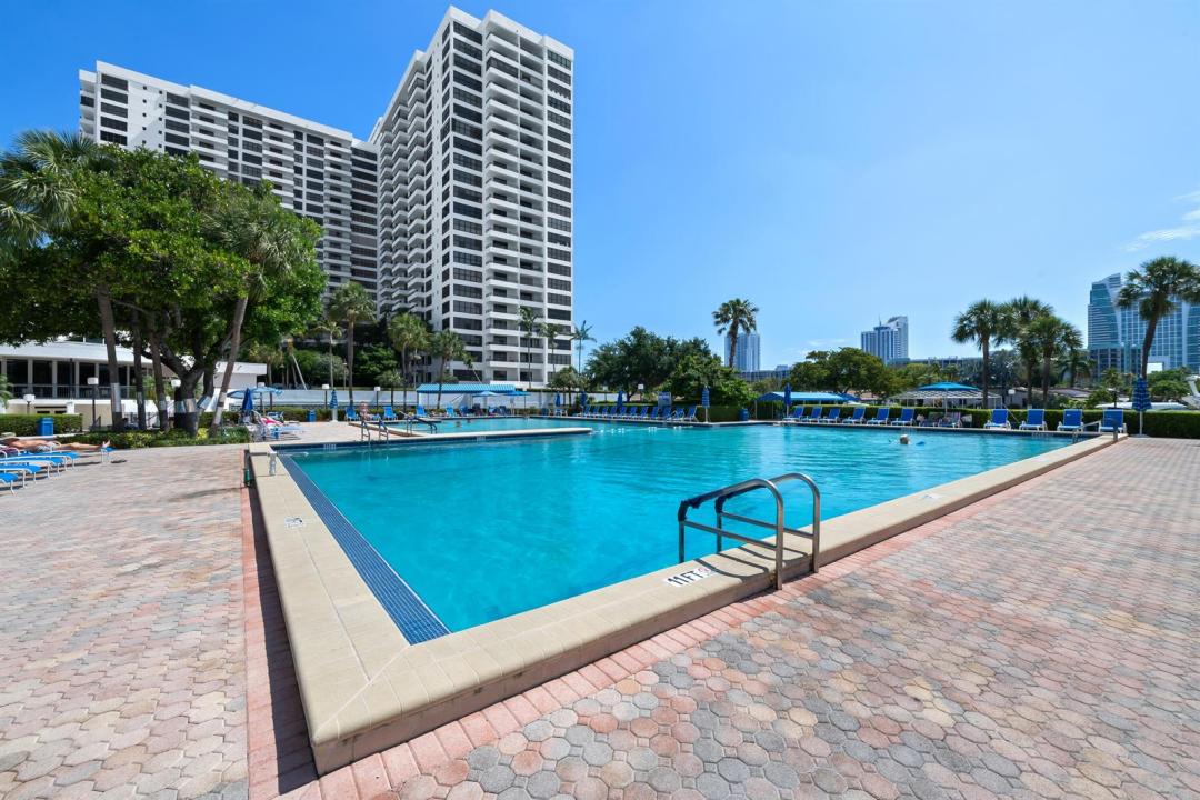 2500 Parkview Drive 615, Hallandale Beach, Floride 33009, États-Unis