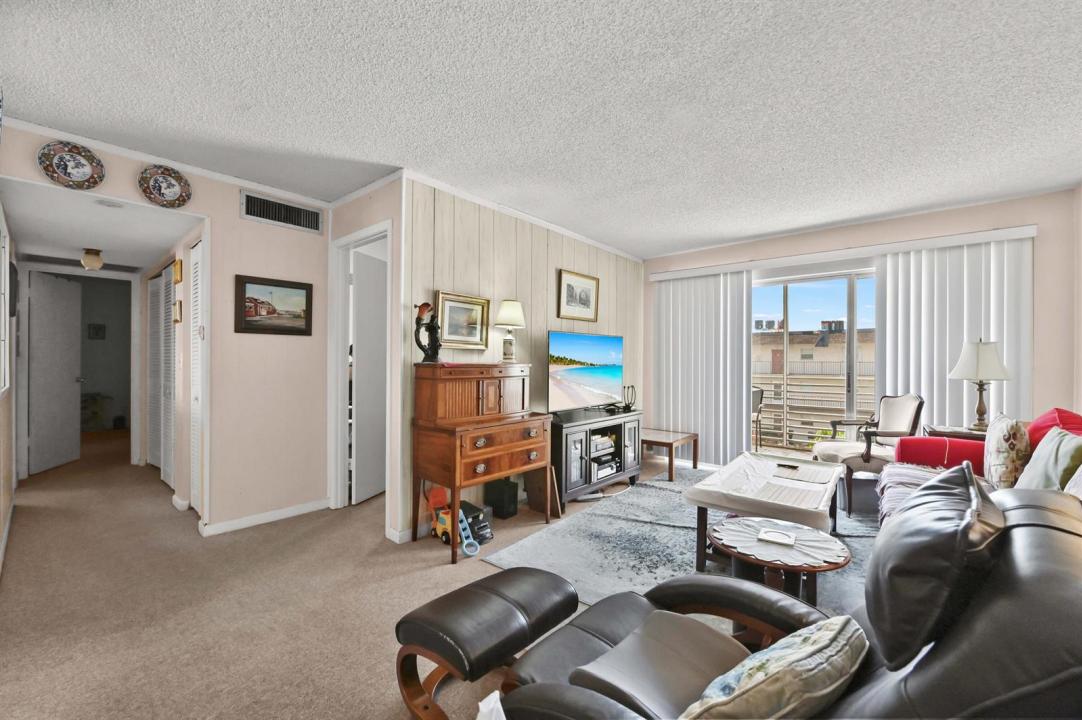 721 Lori Drive 313, Palm Springs, Floride 33461, États-Unis