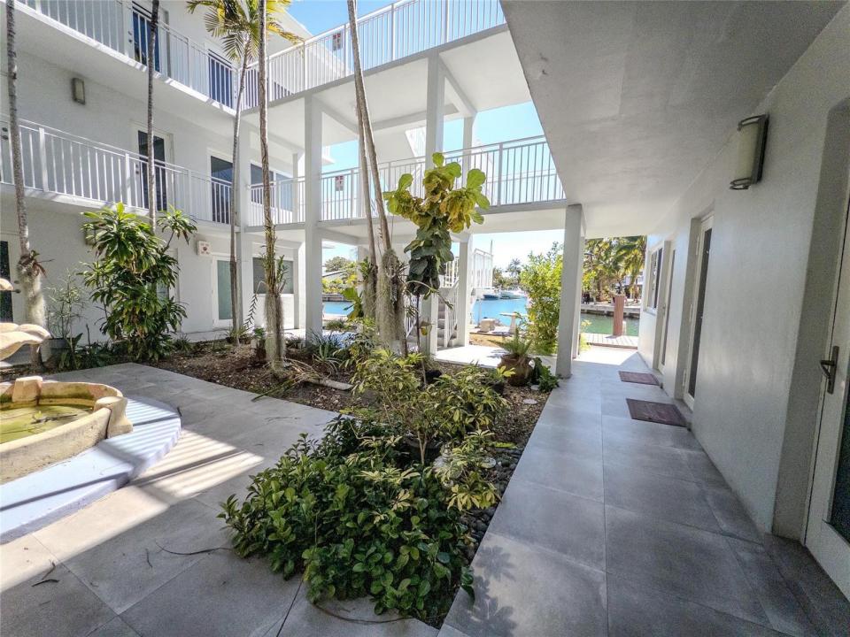 2430 NE 135th Street 302, North Miami, Floride 33181, États-Unis