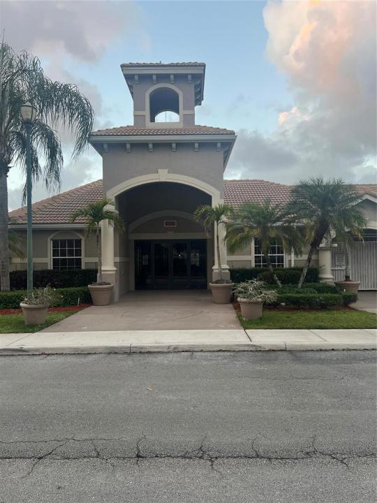 5031 Wiles Road 202, Coconut Creek, Floride 33073, États-Unis