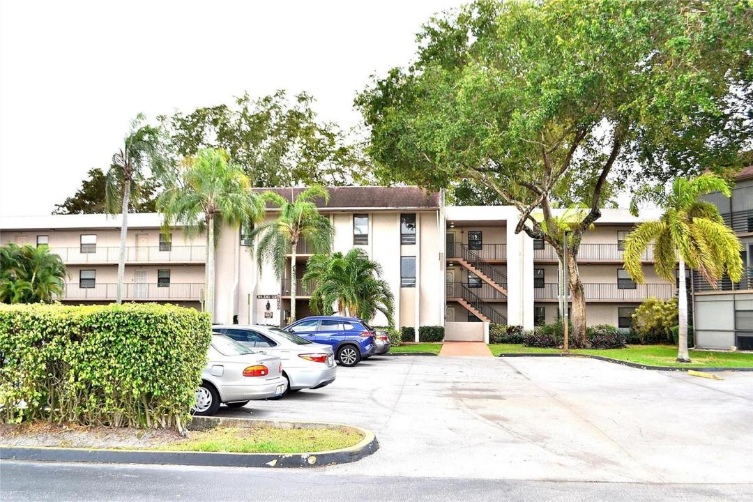 8150 W Mcnab Road 210, Tamarac, Florida 33321, Stati Uniti