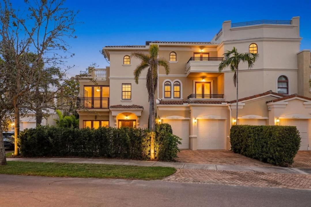 645 NE 17th Way 645, Fort Lauderdale, Florida 33304, USA