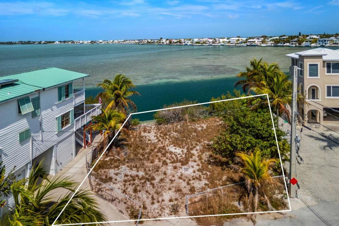 00000 Lagoon Drive, Florida 33042, USA