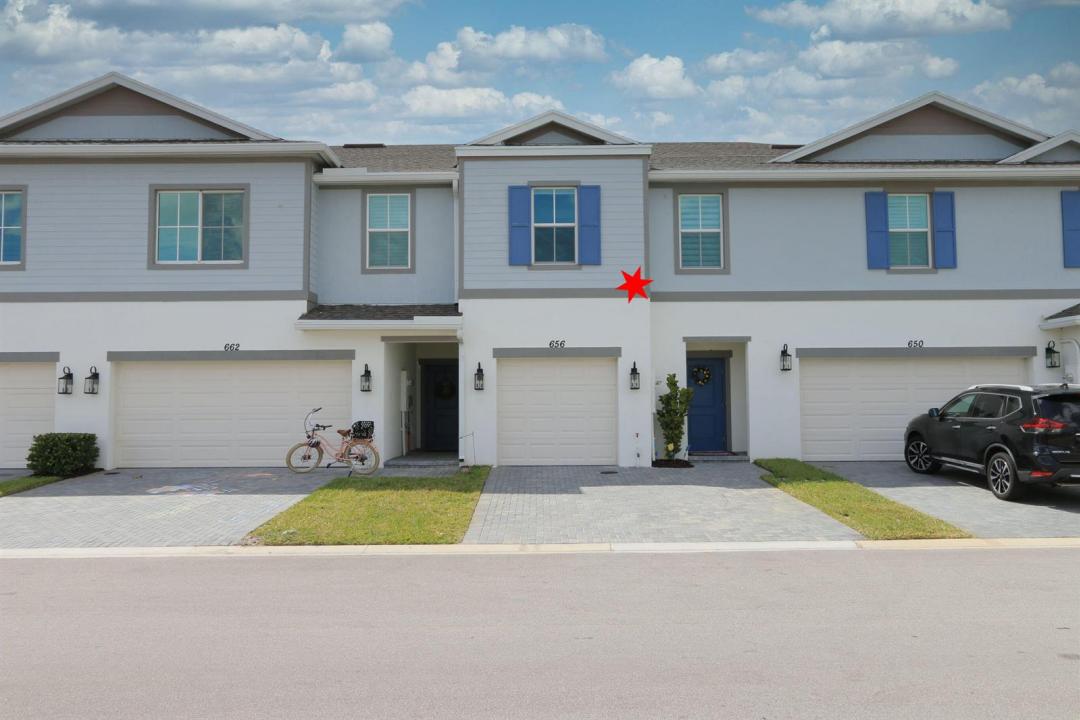 656 NE Waters Edge Lane, Port St. Lucie, Floride 34983, États-Unis