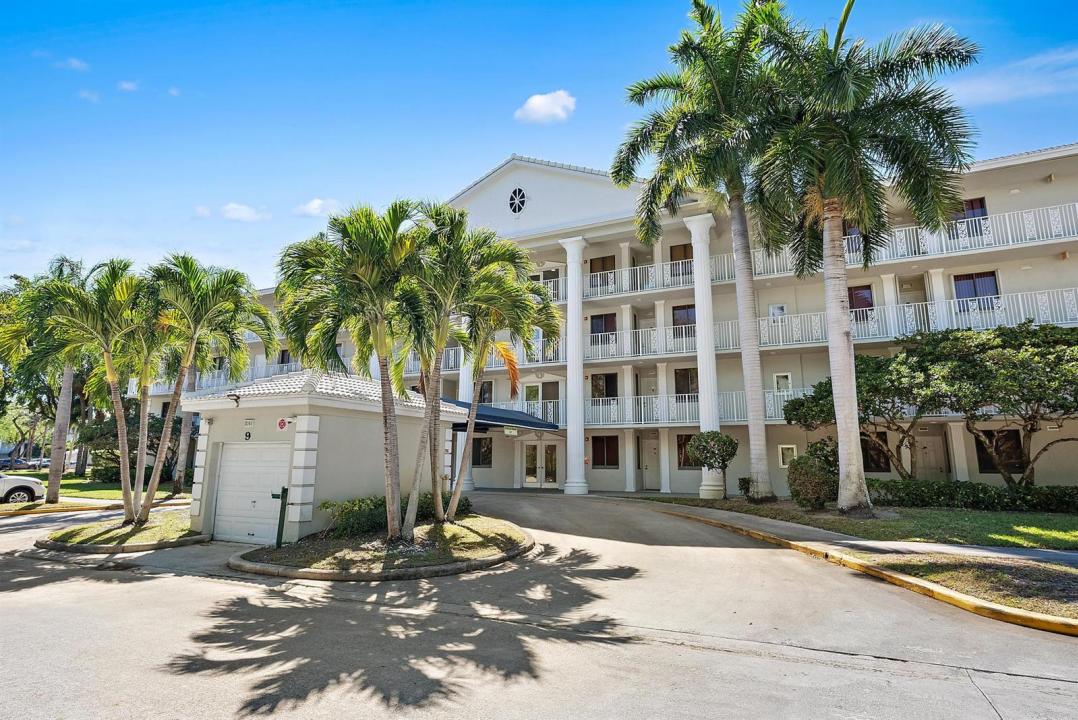 2761 Village Boulevard 303, West Palm Beach, Floride 33409, États-Unis