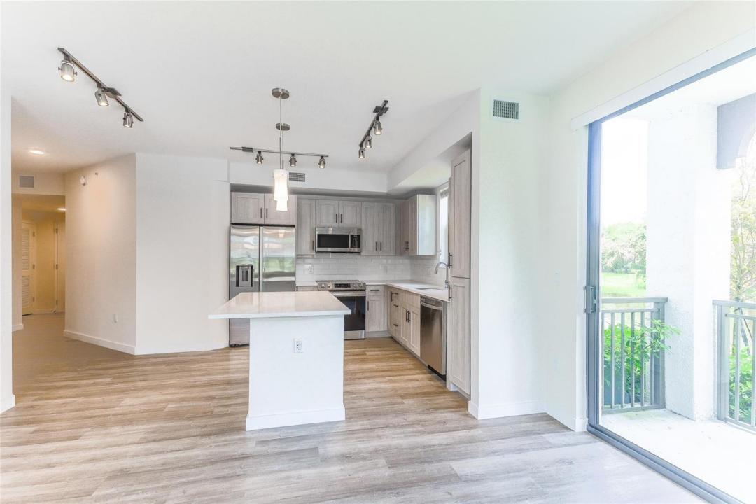 8894 NW 44th Street 5-314, Sunrise, 플로리다 33351, 미국