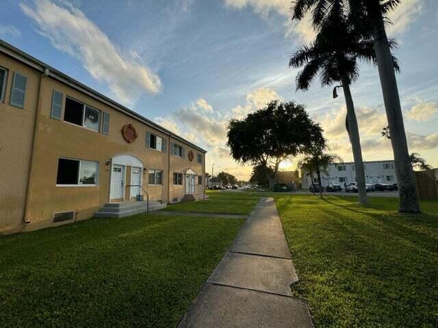 206 NW 84th Street 206, Miami, Florida 33150, USA