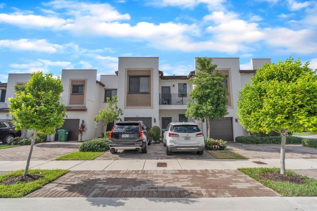 230 NE 208th Terrace 230, North Miami Beach, Floride 33179, États-Unis