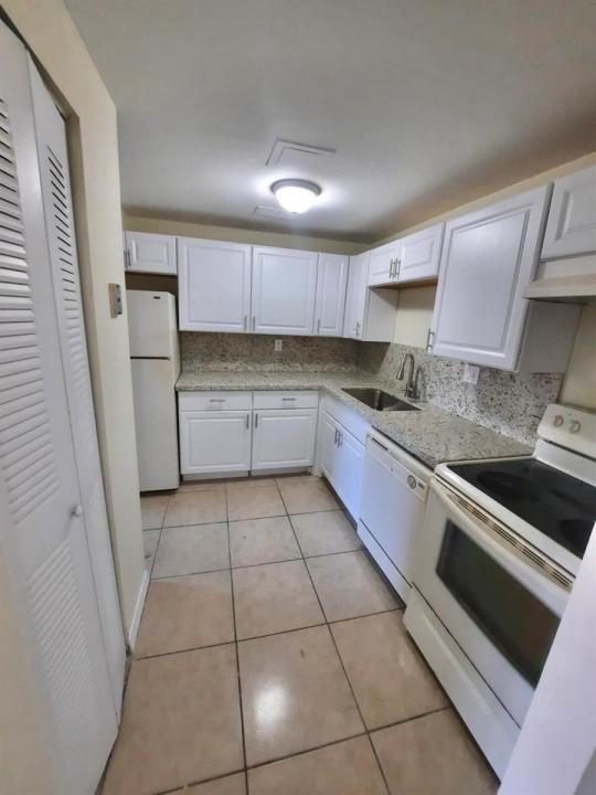 409 Executive Center Drive 208, West Palm Beach, Floride 33401, États-Unis