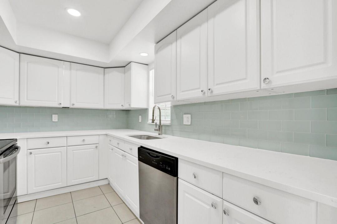 10249 N Military Trail Apt 201, Palm Beach Gardens, Florida 33410, USA