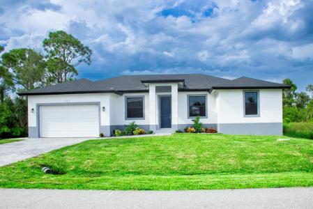 15633 Lakeland Circle, Port Charlotte, Florida 33981, USA