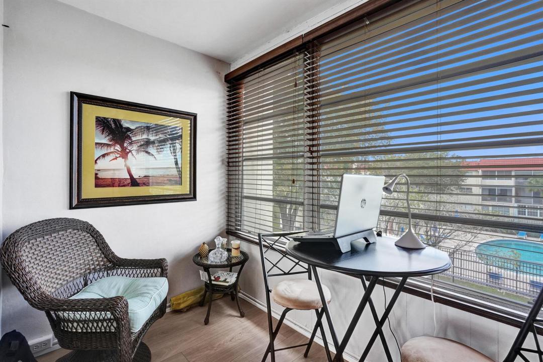 2901 E Sunrise Lakes E Drive 305, Sunrise, Florida 33322, USA